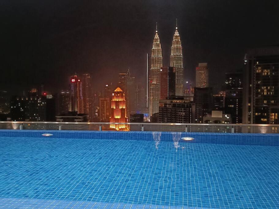 Ferienwohnung C14B Modern Infinity Pool Klcc Balcony View Kuala Lumpur Exterior foto