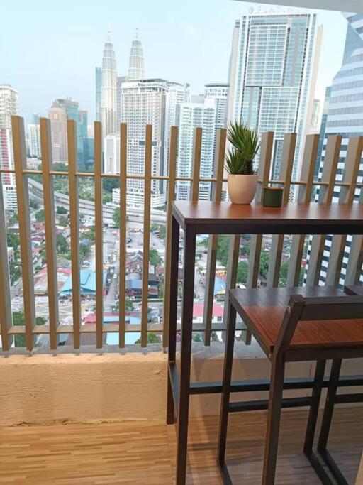 Ferienwohnung C14B Modern Infinity Pool Klcc Balcony View Kuala Lumpur Exterior foto