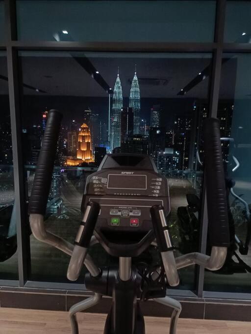 Ferienwohnung C14B Modern Infinity Pool Klcc Balcony View Kuala Lumpur Exterior foto