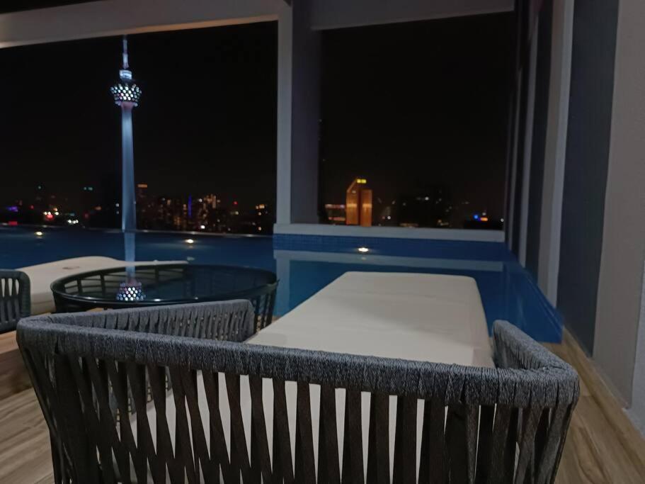 Ferienwohnung C14B Modern Infinity Pool Klcc Balcony View Kuala Lumpur Exterior foto