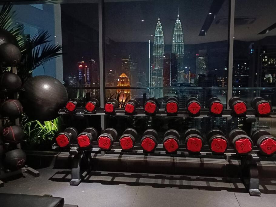 Ferienwohnung C14B Modern Infinity Pool Klcc Balcony View Kuala Lumpur Exterior foto