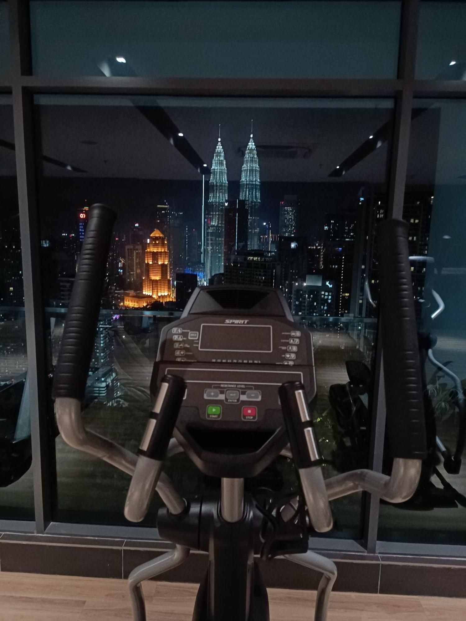 Ferienwohnung C14B Modern Infinity Pool Klcc Balcony View Kuala Lumpur Exterior foto