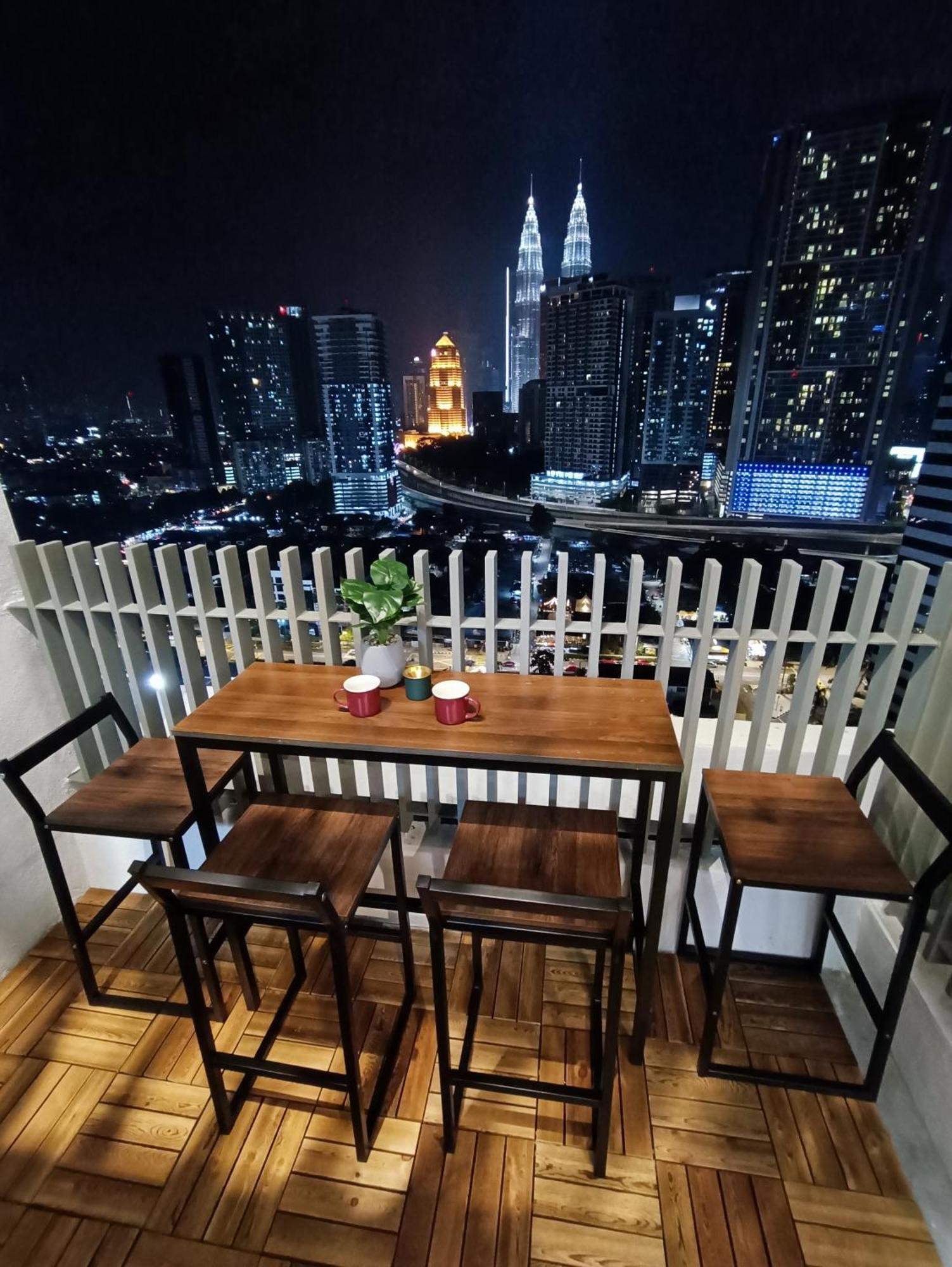 Ferienwohnung C14B Modern Infinity Pool Klcc Balcony View Kuala Lumpur Exterior foto