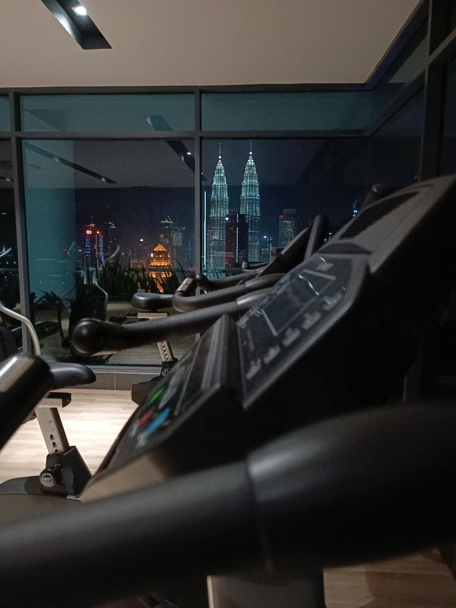 Ferienwohnung C14B Modern Infinity Pool Klcc Balcony View Kuala Lumpur Exterior foto